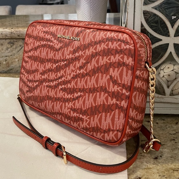 New 💕 mk jet set EW Lg crossbody - Picture 3 of 9